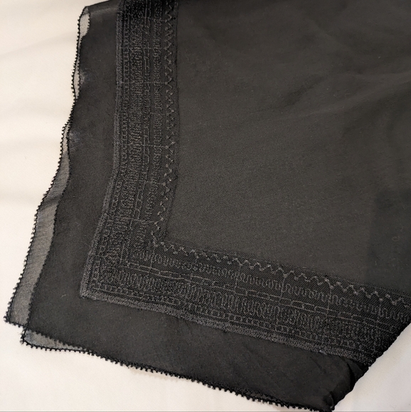 Beautiful 100% Silk Wrap Shirt With Elegant Details. - Picture 12 of 12